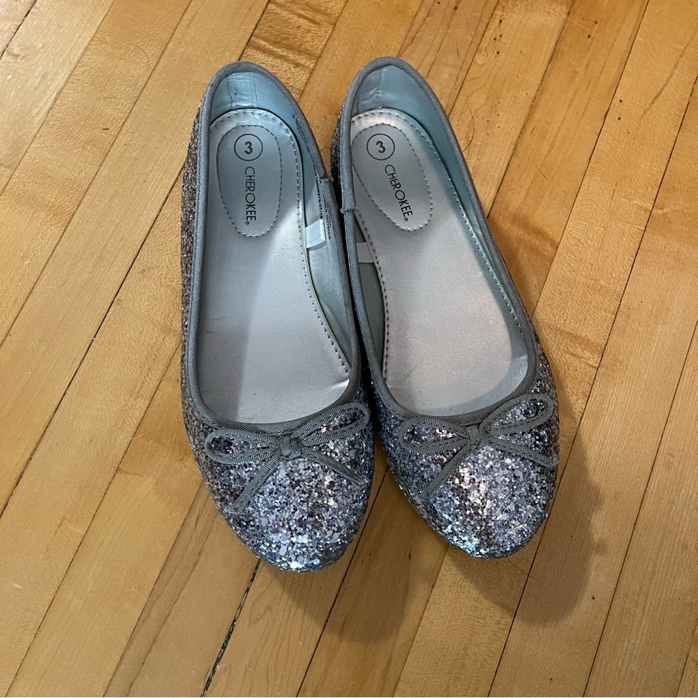 Silver Cherokee sparkle shoes size 3